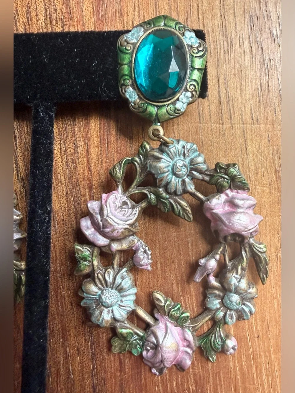 VTG Unsigned Banana Bob Art Deco Style Floral Clip On Earrings Rose Rhinestone